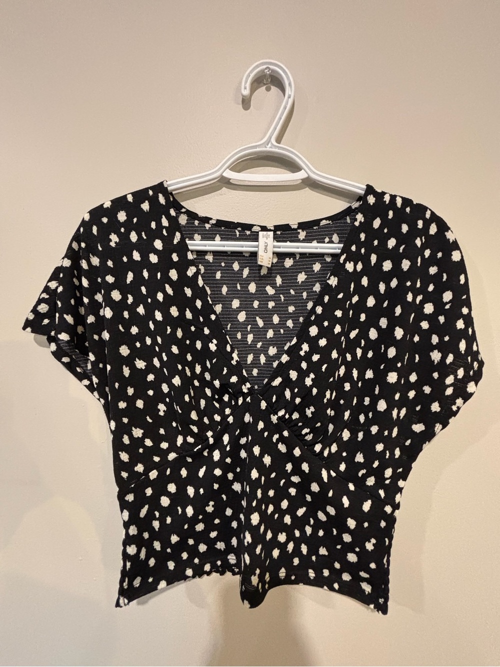 Only Black and White Knot-Front Short Sleeve Crop Top